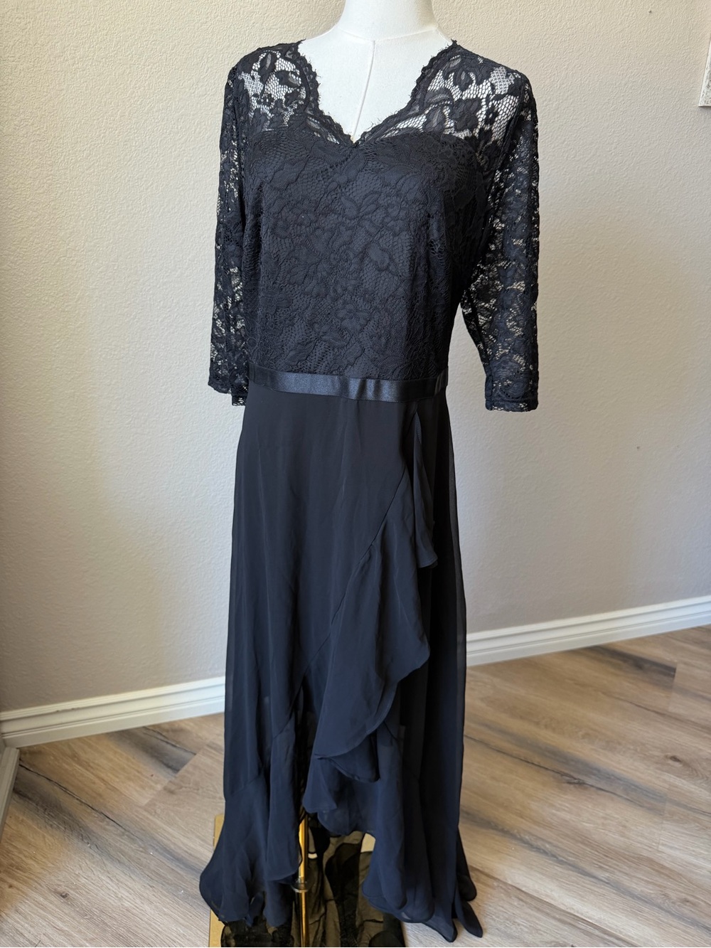 NWT Black Lace High-Low Evening Dress with Three-Quarter Sleeves, XL - Picture 4 of 9